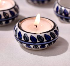 Modern Adorning Tea Light Holder Made of Ceramic in Set of 4